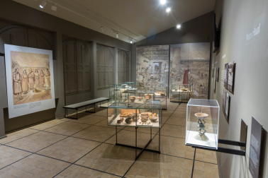 La exposición permanente sobre el yacimiento del Castillo de Cortes.