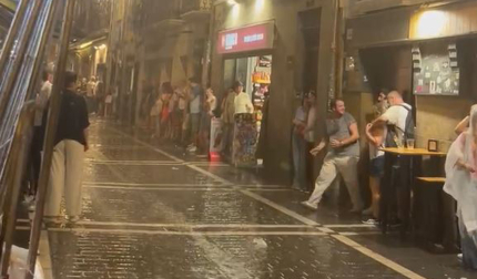 Vídeo de la fuerte tormenta que ha caído este viernes en Pamplona