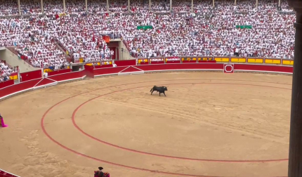 Salta 'Jabardillo', el primer toro de la tarde de este martes