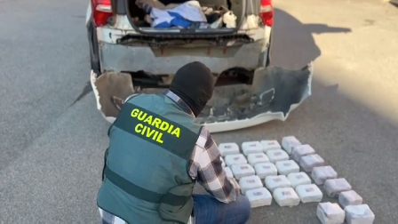 La Guardia Civil ha detenido en la N-121A en Almandoz a un varón de nacionalidad francesa como autor de un delito contra la salud pública por tráfico de drogas.
