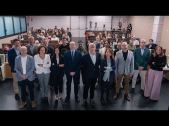 Hoy se ha presentado oficialmente UMANA, una iniciativa pionera destinada a promover la creación de empleo de personas con discapacidad intelectual en el ámbito tecnológico. El evento, celebrado en el salón de actos de la Confederación Empresarial Navarra (CEN), ha contado con la participación del vicepresidente primero y consejero de Presidencia e Igualdad, Félix Taberna, quien ha destacado el carácter transformador del proyecto: “Las empresas tecnológicas necesitan personas con miradas heterogéneas, capaces de entender y resolver los retos desde perspectivas diferentes. Por eso resulta tan importante que personas con y sin discapacidad trabajen codo con codo. La innovación surge cuando las personas se atreven a hacerse nuevas preguntas. Y esas preguntas nacen cuando interactúan talentos diversos y sensibilidades que se complementan mutuamente”.