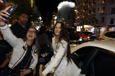 Fotos de Rosalía a su llegada a Callao en una aparición sorpresa para presentar su cuarto álbum, este lunes en Madrid