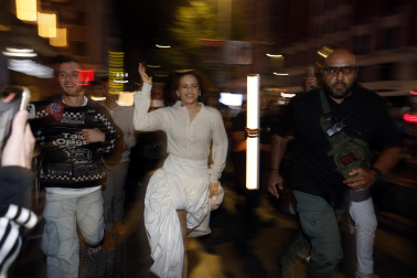 Fotos de Rosalía a su llegada a Callao en una aparición sorpresa para presentar su cuarto álbum, este lunes en Madrid