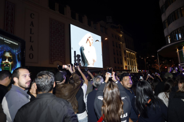 Fotos de Rosalía a su llegada a Callao en una aparición sorpresa para presentar su cuarto álbum, este lunes en Madrid
