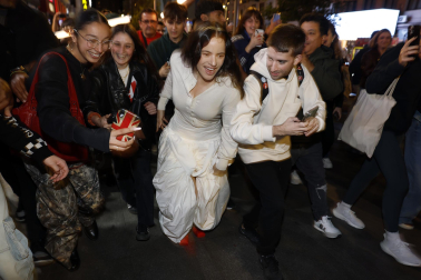 Fotos de Rosalía a su llegada a Callao en una aparición sorpresa para presentar su cuarto álbum, este lunes en Madrid