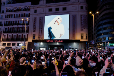 Fotos de Rosalía a su llegada a Callao en una aparición sorpresa para presentar su cuarto álbum, este lunes en Madrid