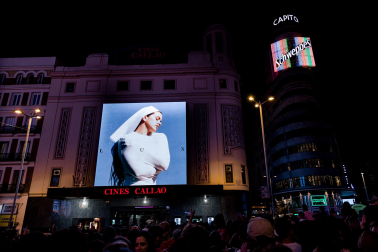 Fotos de Rosalía a su llegada a Callao en una aparición sorpresa para presentar su cuarto álbum, este lunes en Madrid