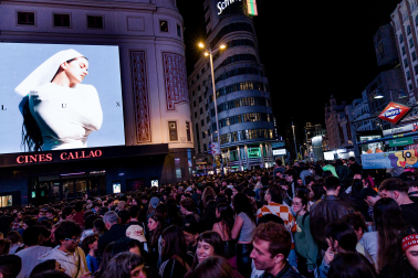 Fotos de Rosalía a su llegada a Callao en una aparición sorpresa para presentar su cuarto álbum, este lunes en Madrid