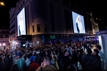 Fotos de Rosalía a su llegada a Callao en una aparición sorpresa para presentar su cuarto álbum, este lunes en Madrid
