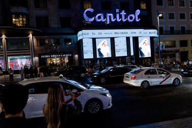 Fotos de Rosalía a su llegada a Callao en una aparición sorpresa para presentar su cuarto álbum, este lunes en Madrid