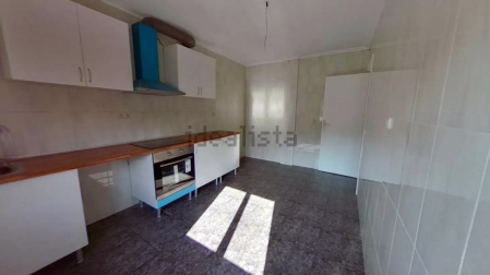 Cocina semi amueblada en el piso disponible en Buztintxuri