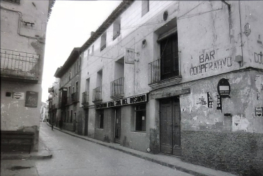 LO QUE FUE. Imagen del ya desaparecido Bar Cooperativo ubicado entre la calle Mayor y la plaza de los Fueros