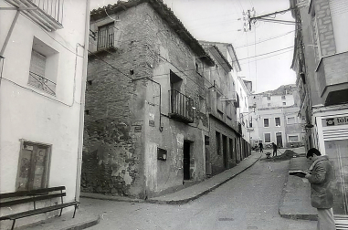 Imagen de la Cuesta Capuchinos tomada desde la plaza de los Fueros de Ablitas