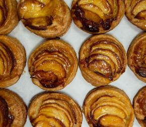 Tartaletas de hojaldre y manzana elaboradas artesanalmente en Hojaldres Martina