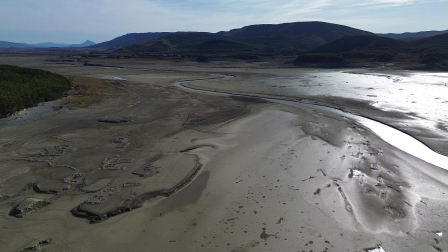 Imágenes del embalse de Yesa, al 15% de su capacidad el 12 de noviembre tras un verano de sequía y riegos /