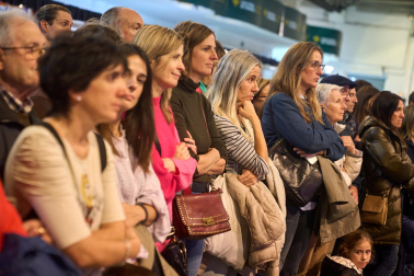 Fotos de la inauguración del Rastrillo de Nuevo Futuro en la antigua estación de autobuses de Pamplona