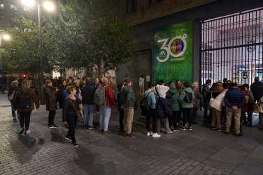 Fotos de la inauguración del Rastrillo de Nuevo Futuro en la antigua estación de autobuses de Pamplona
