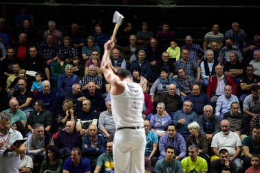 Fotos: Iker Vicente consigue la txapela número 11 en el Navarro Individual de aizkora
