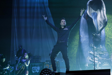 El cantante Dani Martín durante el primero de los diez conciertos que realizará en el Movistar Arena, en Madrid, para conmemorar sus 25 años de carrera y su vuelta a los escenarios /