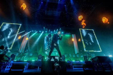 El cantante Dani Martín durante el primero de los diez conciertos que realizará en el Movistar Arena, en Madrid, para conmemorar sus 25 años de carrera y su vuelta a los escenarios /