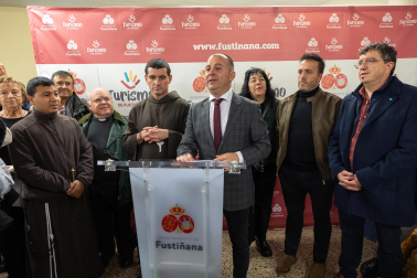 Tradicional lanzamiento de nueces en Fustiñana.