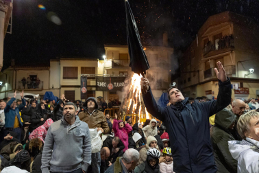Tradicional lanzamiento de nueces en Fustiñana.
