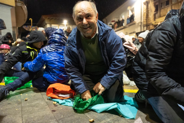 Tradicional lanzamiento de nueces en Fustiñana.