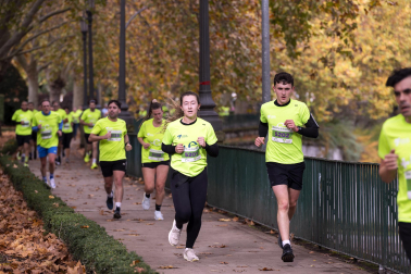 Participantes en la VII Carrera Popular Solidaria '+e' del Teléfono de la Esperanza de Navarra disputada en Pamplona /
