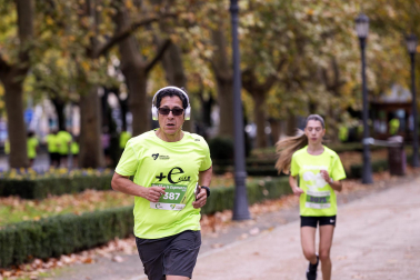 Participantes en la VII Carrera Popular Solidaria '+e' del Teléfono de la Esperanza de Navarra disputada en Pamplona /