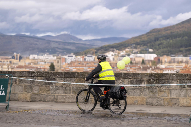 Participantes en la VII Carrera Popular Solidaria '+e' del Teléfono de la Esperanza de Navarra disputada en Pamplona /