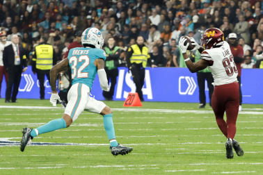 Partido de la NFL entre Miami Dolphins y Washington Commanders en el Santiago Bernabéu.
