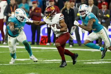 Partido de la NFL entre Miami Dolphins y Washington Commanders en el Santiago Bernabéu.