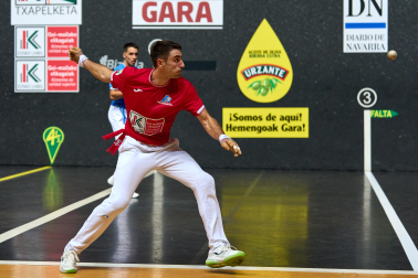 Final del Cuatro y Medio: Peio Etxeberria-Javier Zabala.
