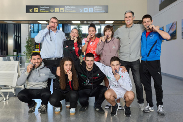 Fotos de la llegada de la selección española de frontball a Pamplonaco.