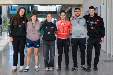 Fotos de la llegada de la selección española de frontball a Pamplonaco.