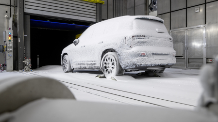 xThe all-new Mercedes-Benz GLB, Cold chamber Sindelfingen