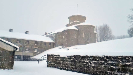 Vídeo de la nevada de este viernes en el Santuario de San Miguel de Aralar, que está cubierto por unos 30 ó 40 centímetros de nieve.