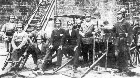 Grupo de bomberos de Aoiz en una imagen tomada hacia el año 1928