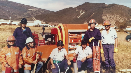 Jornada de prácticas de los bomberos de Aoiz en una foto tomada en el año 1987