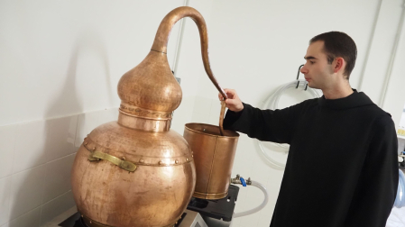 Alambique clave en el proceso para elaborar la ginebra de Leyre