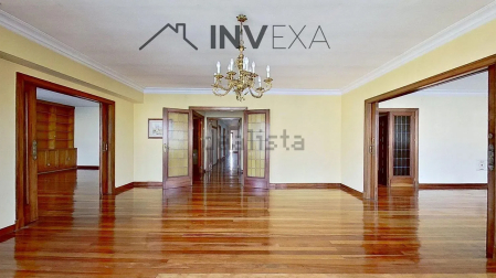Salón principal con acceso a las dos salas adyacentes