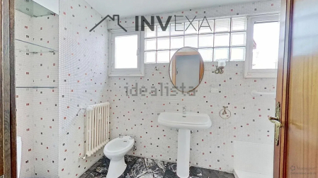 Baño con luz natural
