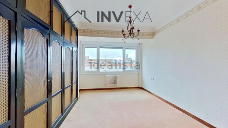 Habitación con armario empotrado