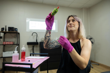 Cristina Pascual del Río, tatuajora 'Kenja Ink' (Corella): "Es una experiencia increíble, pero abrir una puerta en este sector supone un asumir gastos que no se ven"