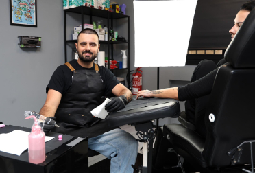 David Etayo Ciordia, 'Insecto Tuning': "Necesitaba un espacio donde unir todo lo que soy: arte, diseño y tatuaje. Me permite construir mi camino sin pedir permiso"