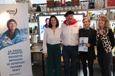 Émilie Fraï, Jean Christophe Lalanne, Marie Pachéco y Sara Steil, durante la presentación de la campaña en Pamplona