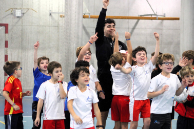 Fotos del arranque del programa "El Xota en tu escuela", con la visita al colegio San Ignacio Jesuítas de Pamplona /