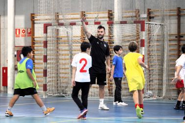 Fotos del arranque del programa "El Xota en tu escuela", con la visita al colegio San Ignacio Jesuítas de Pamplona /