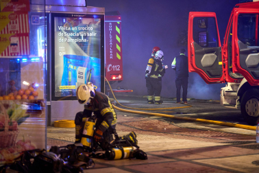 Fotos del incendio en un bazar de la avenida Marcelo Celayeta