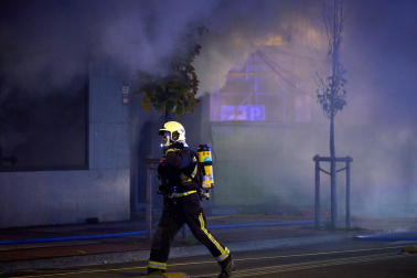 Fotos del incendio en un bazar de la avenida Marcelo Celayeta